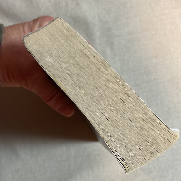 📚2/$6  The Girl on the Train - Picture 6 of 12